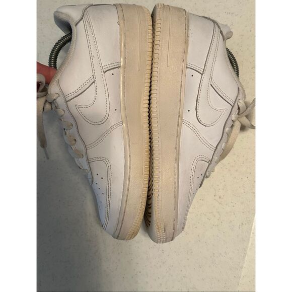 Nike Unisex White Low Top Air Force Sneaker Athletic Shoes Size 6Y - Picture 4 of 8